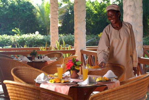 Hotel Pinewood Beach Resort And Spa