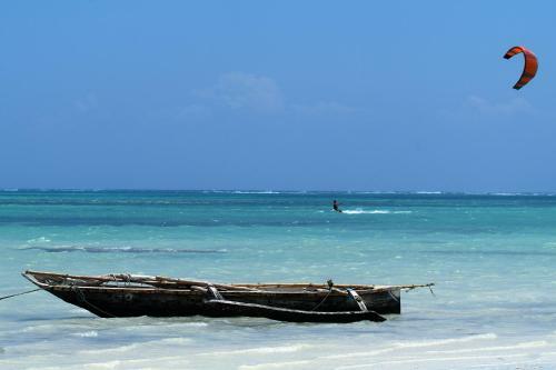 Hotel Pinewood Beach Resort And Spa