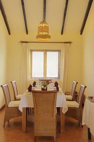 Hotel Pinewood Beach Resort And Spa