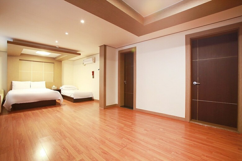 Charmant Hotel Suwon
