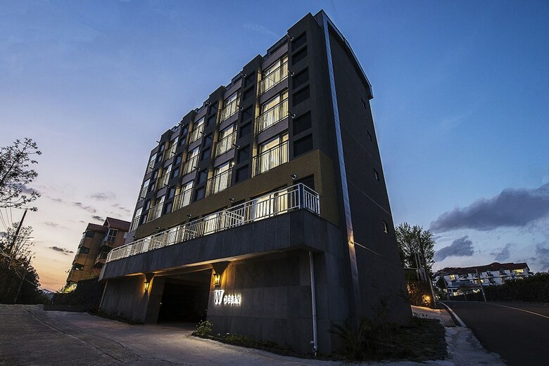 W Ocean Pension
