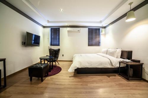 Hotel Stay 53