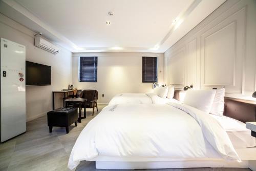 Hotel Stay 53