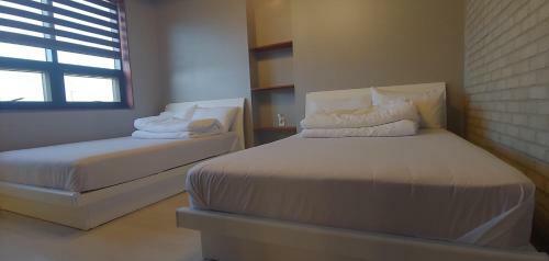 Hostal White Windmill Guesthouse