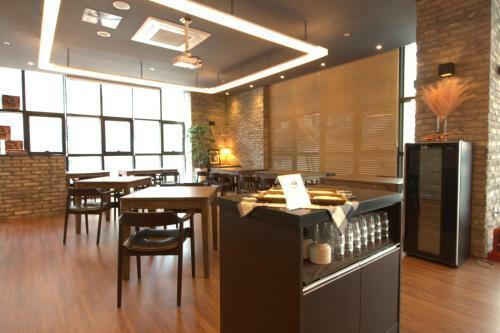 Vella Suite Hotel