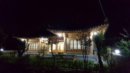 Hostal Myeongga Hanok Pension