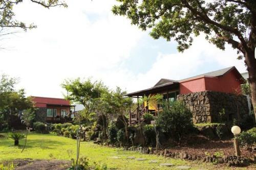 Gotjawal Geomunoreum Pension