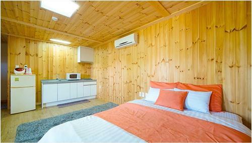 Gotjawal Geomunoreum Pension