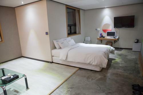 Maum Hotel And Backpackers