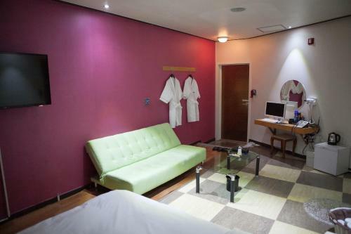 Maum Hotel And Backpackers