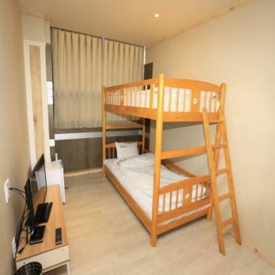 Maum Hotel And Backpackers