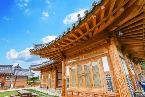Hostal Hanok Jungwon House Pension