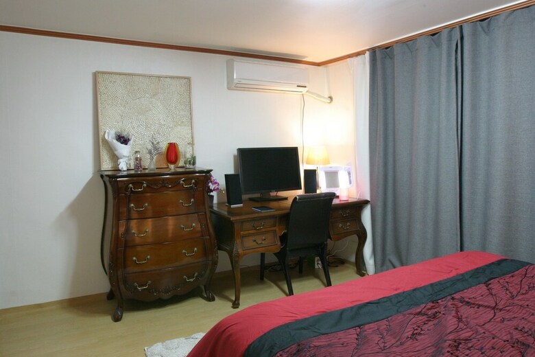 Hostal Refee House