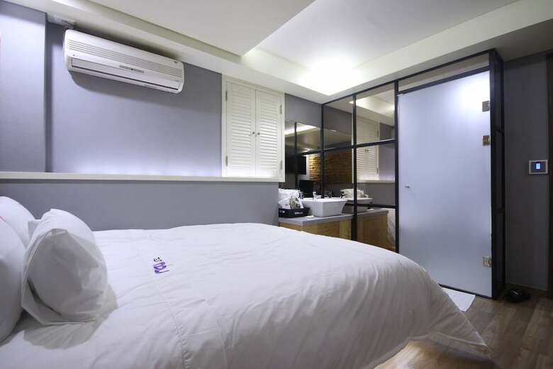 Roo Motel