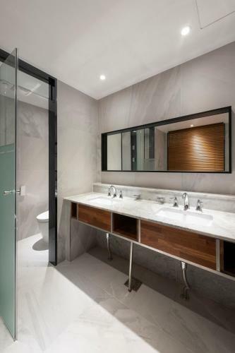 Brown-dot Hotel Shinho