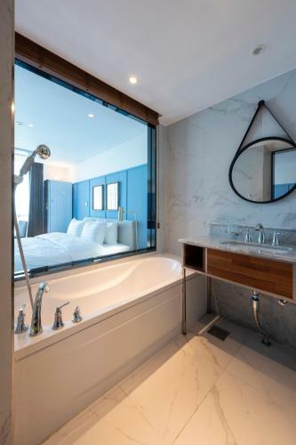 Brown-dot Hotel Shinho