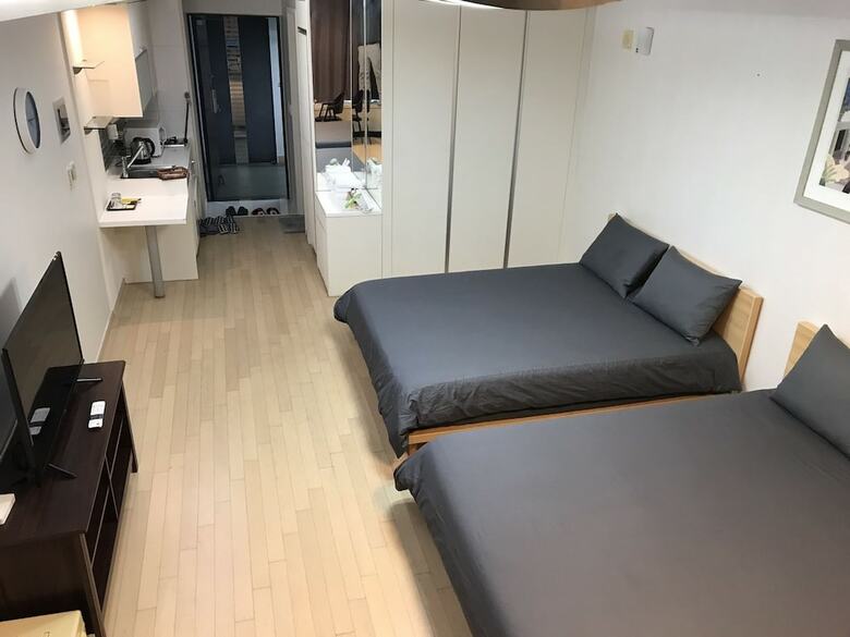 Hostal Lg Airtel