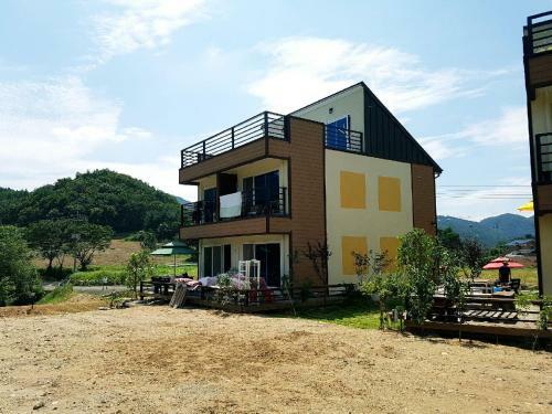 Mango Forest Pension