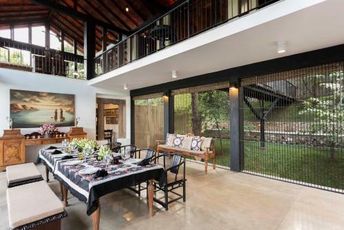 Villa The Hermitage By Edwards Collection