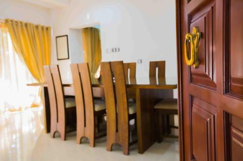 Kelani River's Edge Bungalow