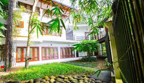 Kelani River's Edge Bungalow