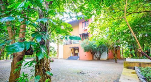 Kelani River's Edge Bungalow