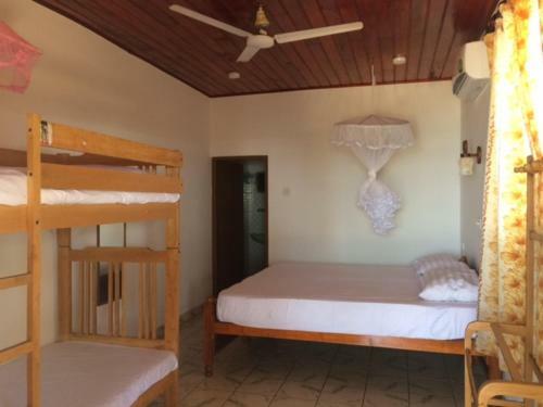 Hostal Blue Corals Beach Bungalow