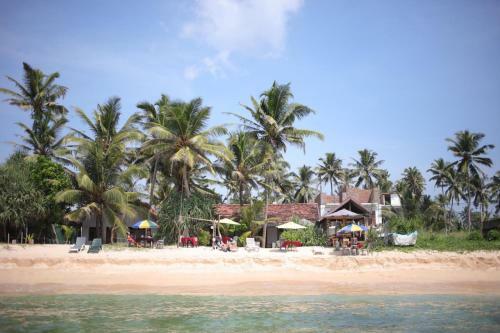 Hostal Blue Corals Beach Bungalow