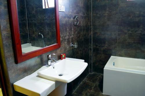 Hotel Elephant Pass - Minneriya