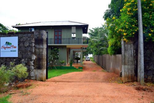 Hotel Elephant Pass - Minneriya