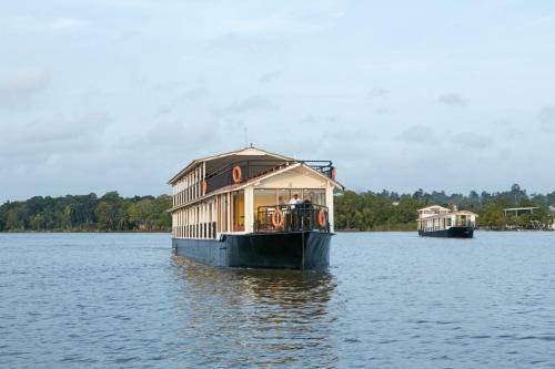 Flow By The Amber Collection - Luxury River Cruise