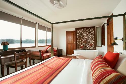 Flow By The Amber Collection - Luxury River Cruise