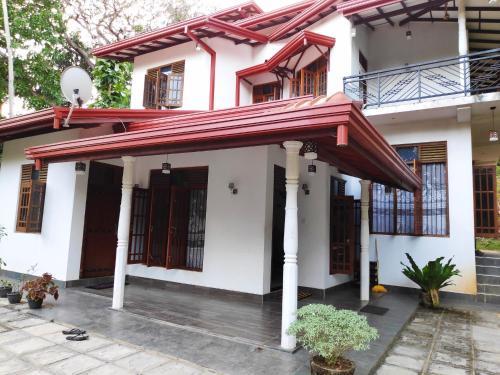 Hostal Summer Salt Hiriketiya