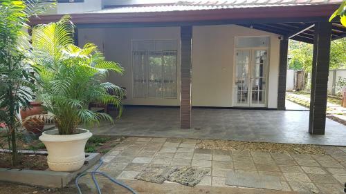 Hostal Hiriketiya Radiant House
