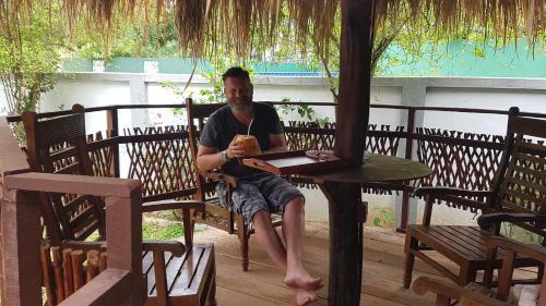 Hostal Hiriketiya Radiant House