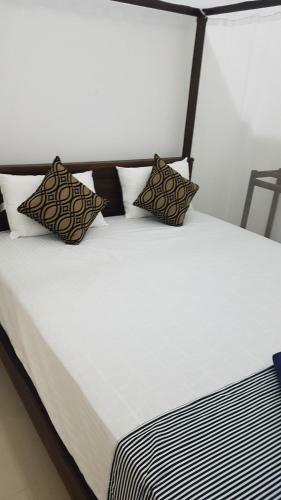 Hostal Hiriketiya Radiant House