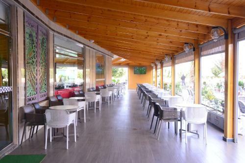 Hotel H�tel Hadaik Ain Asserdoune