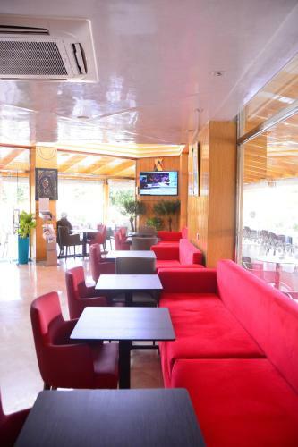 Hotel H�tel Hadaik Ain Asserdoune