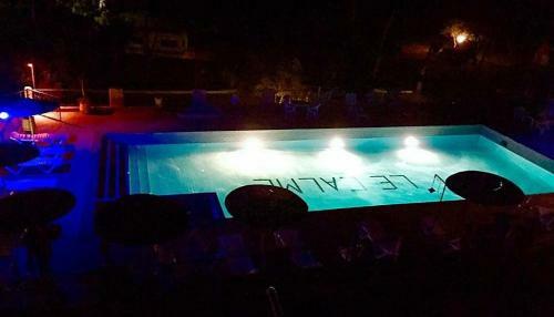 Hostal Camping & H�tel Le Calme
