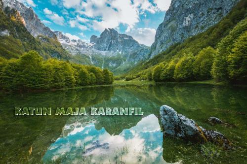 Lodge Bungalows Katun Maja Karanfil