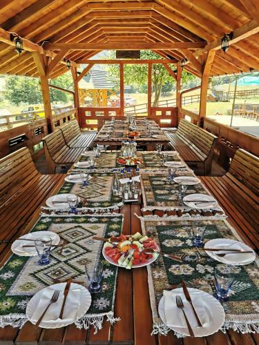 Lodge Bungalows Katun Maja Karanfil