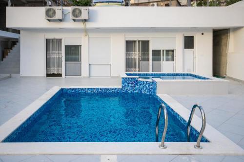 Villa Vila Nikezi?
