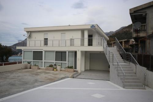 Villa Vila Nikezi?