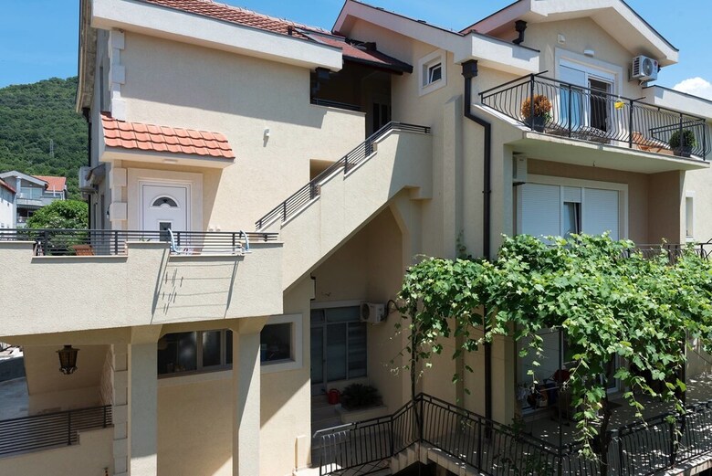 42� North Apartments
