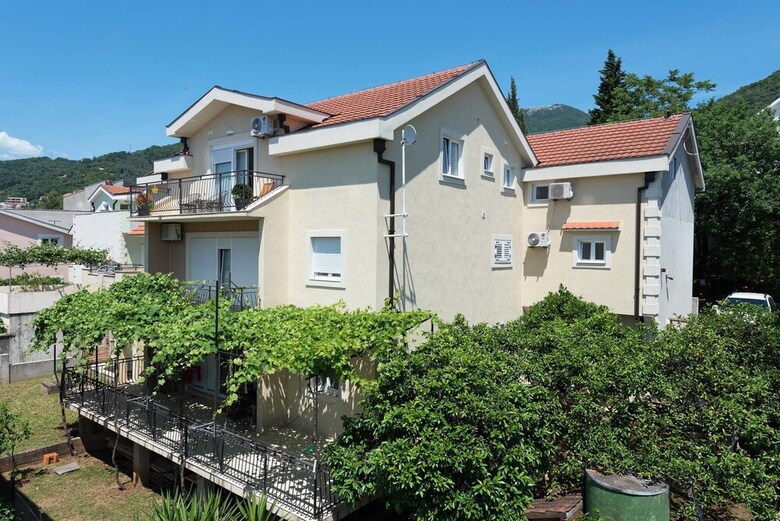 42� North Apartments