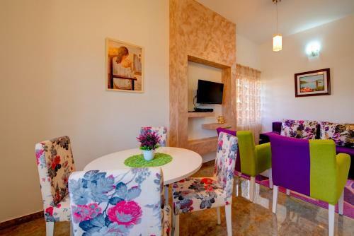 Divine Apartments