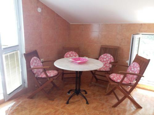Hostal Apartments UNA