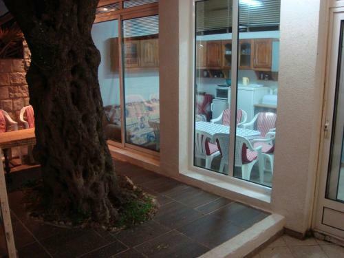 Hostal Apartments UNA