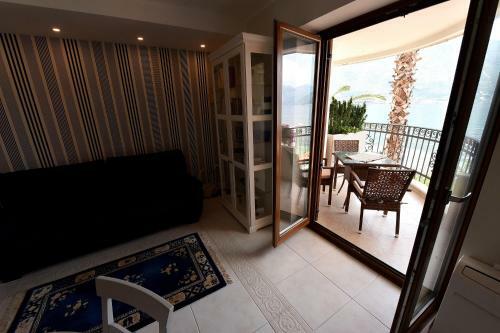 Apartment Maniva