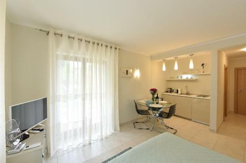 Apartment Maniva